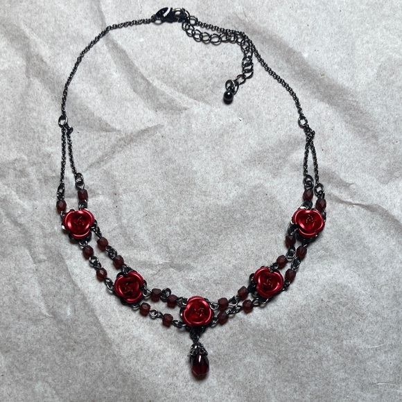 NOS Vintage Avon Red Roses Choker Necklace and Earrings Set NWT Valentines Goth - Picture 5 of 7